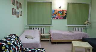 Гостиница Синема Кисловодск Двухместный номер с 2 отдельными кроватями и общей ванной комнатой-2
